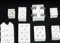 2 ou 3 isoladores brancos do conector do bloco de terminais da cerâmica da esteatite de Polo 24A