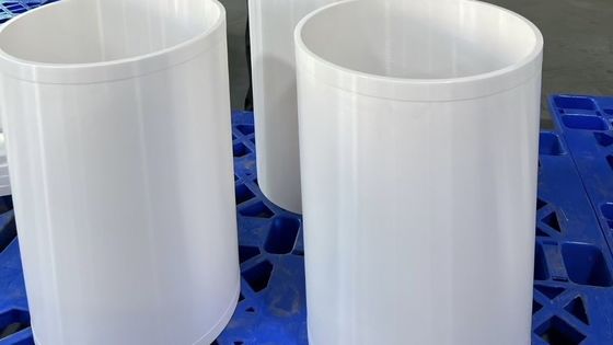 Tubos de bastão cerâmico de zircônio branco 10,3 X 10^-6/K Expansão térmica 0,3 Relação Poissons Usado para máquina de plunger