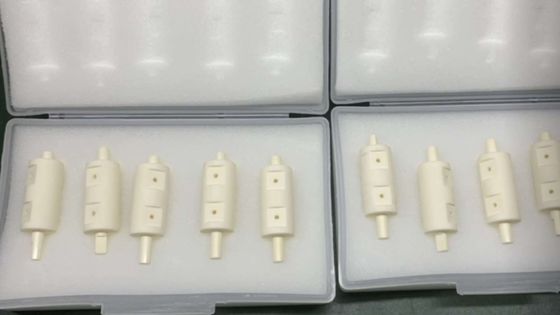 Alta constante dielétrica Alto módulo de Youngs Al2O3 Cerâmica Alta resistência flexural