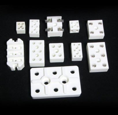 Isoladores do conector do bloco de terminais da cerâmica da esteatite de Polo 24A da alta temperatura 2 ou 3